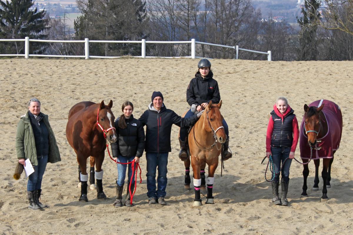 OEPS Talente Team Reining v.li.n.re: Celina Kollar, Eileen Nina Wiedenhofer, Franziska Schrenk; Trainer: Max Ruggeri; Betreuung: Gabriele Michalek