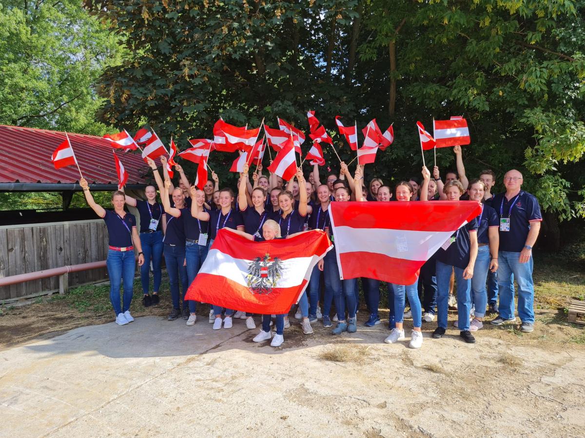 Team Austria bei der EM Voltigieren Junioren & Young Vaulter in Kaposvar. (c) OEPS